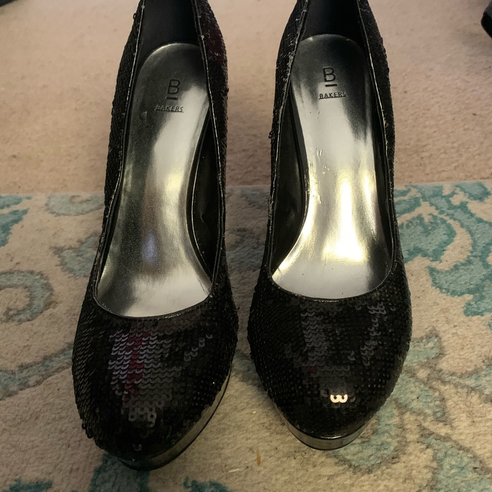 Pumps - Picture 3 of 8